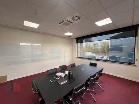 250 m² d'espace de bureaux après l'autoroute e40