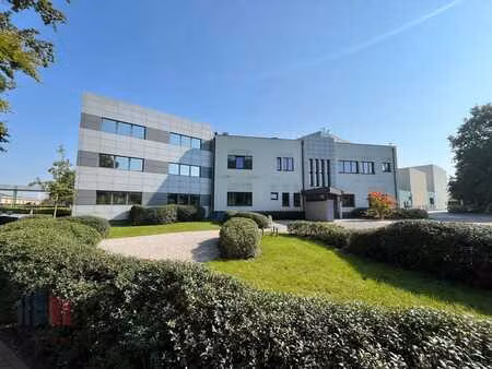 instapklaar kantoor van 986 m² op toplocatie nabij de e17...