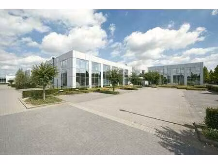 425 m² de bureaux élégants près de leuvensesteenweg