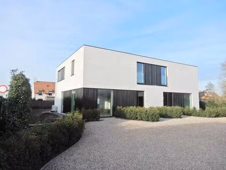 halfopen nieuwbouwwoning.