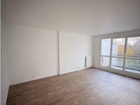 t3 / 68m² / evry (rer d)