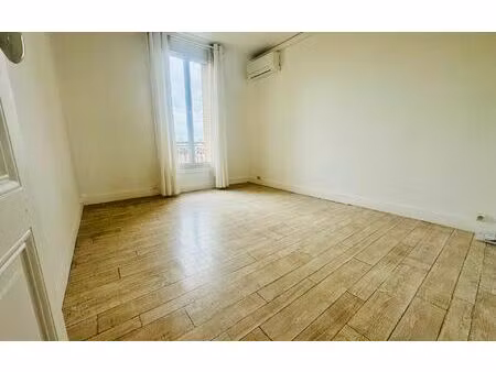 location appartement  m² t-2 à chelles  790 €