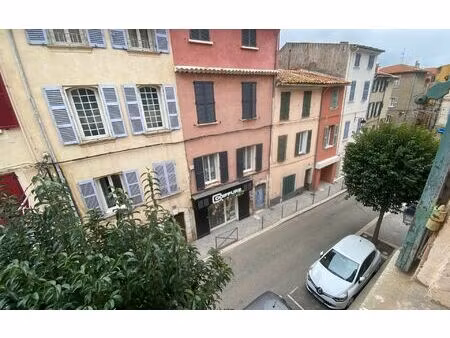 location appartement  m² t-2 à ollioules  620 €
