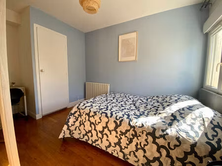 chambre meublé dans un appartement rénové - haie vigne