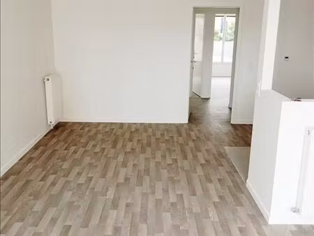 appartement - 1er étage - 61 m2 - 3 pièces - non meublé