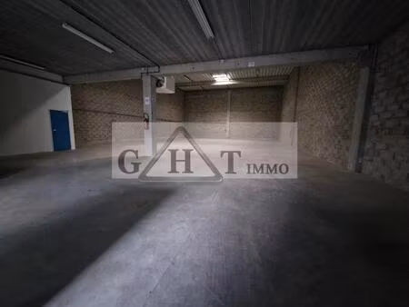 a louer 606 m² entrepot et bureaux a stains