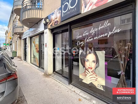 centre ville de feurs  local commercial d'environ 110 81 m2 situé sur un axe fréquenté