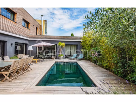 maison avec piscine chauffée et jardin coeur de saint-pala
