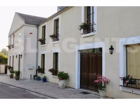 tres belle maison de caractere