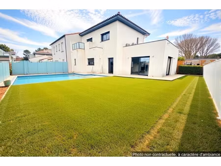 pia belle villa contemporaine 3 faces en r+1 avec vue sur le