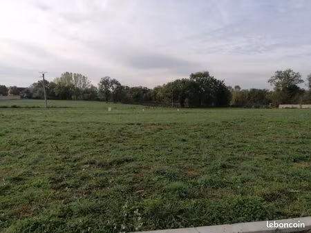 terrain 810 m² roussennac
