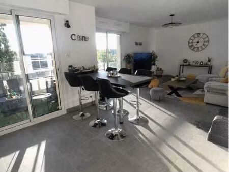 apparemment t3 avec garage individuel