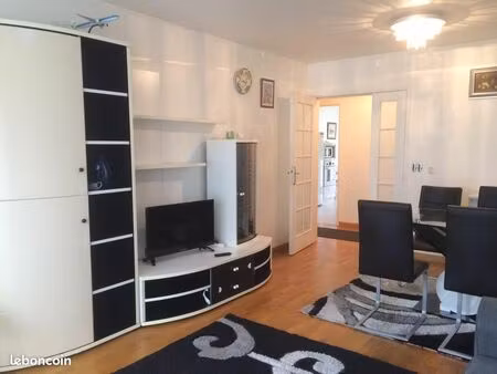 joli grand appartement meublé  4 pièces (90 m²) plus terrasse (13 m²)