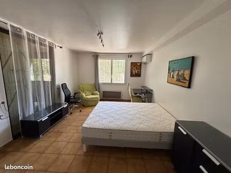 location etudiante studio en maison commune avec piscine