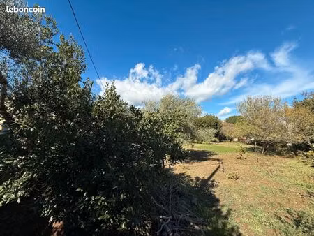 terrain 502 m² la crau