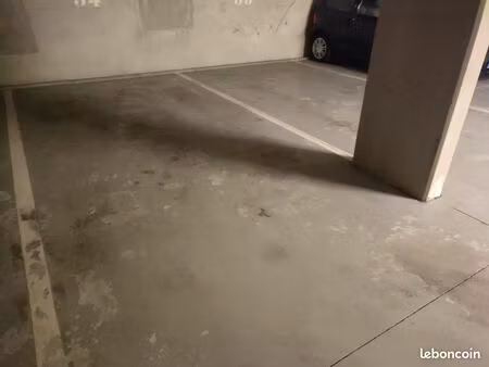 à louer – place de parking en sous-sol  idéalement située