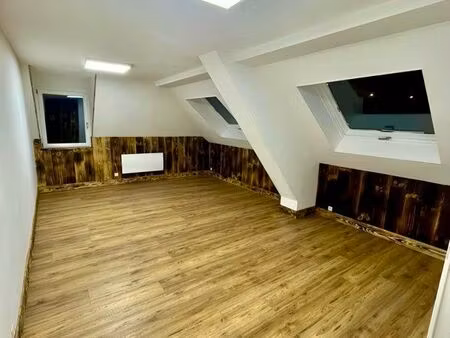 appartement rénové style chalet – 2 chambres – cuisine équipée – parking – le thillot – 80