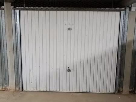 garage à louer port camargue