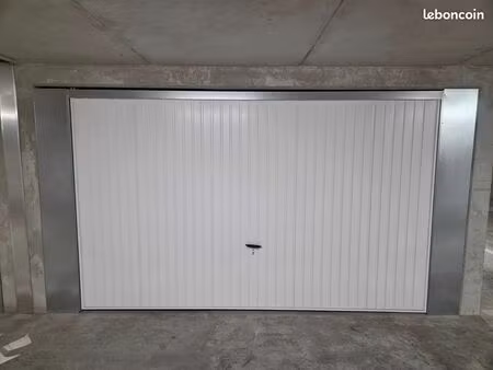 loue garage fermé 20 m2