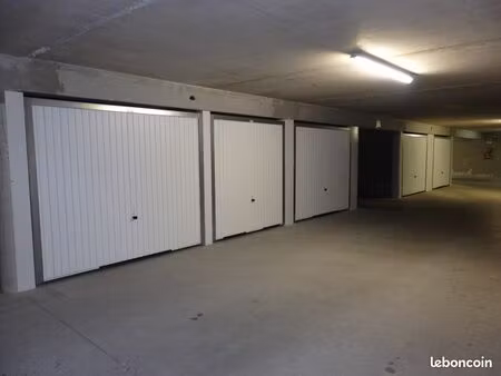 box garages dans sous-sol immeuble