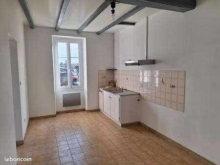 maison plain-pied  mitoyenne  3 ch  garage  reaux sur trefle  libre de suite