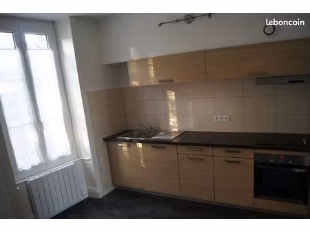 t1 à montfort sur meu