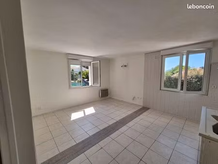 studio a louer a l'annee