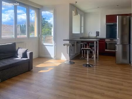 t2 + bureau - meublé 52 m² avec terrasse  cave et parking