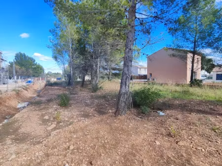 vente terrain 431 m² à cuers (83390)  160 000 €