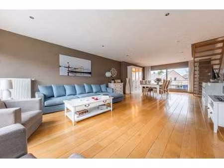 duplex penthouse contemporain avec 3 chambres et 4 terrasses