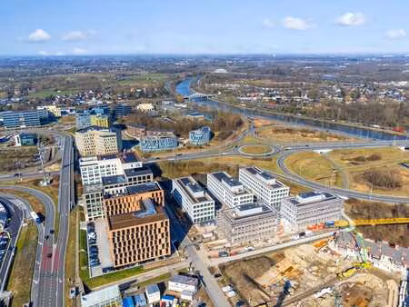 espace de bureau unique dans un emplacement de premier ch...