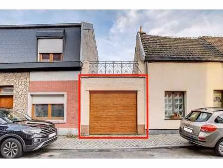 entrepot de 70m²! a voir!