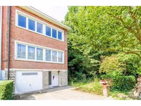 charmante maison 3 façades avec jardin et garage