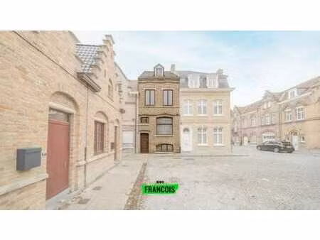 maison de ville à rénover avec cour au cœur d'ypres