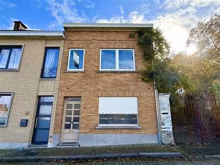 spacieuse maison bien située avec jardin de ville.