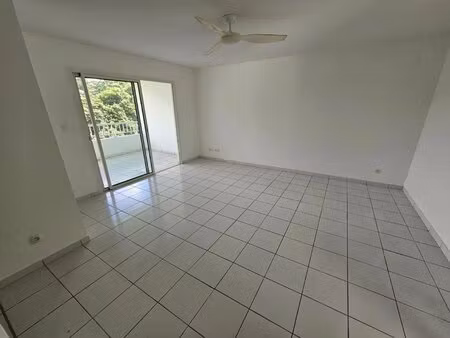 le lamentin: appt t3 dernier étage