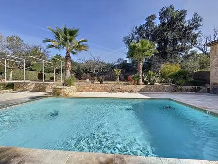 propriété exceptionnelle avec 4 constructions  piscine  2 entr