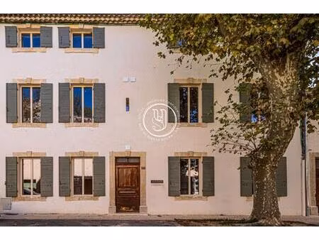 proche  demeure de charme au coeur d'un village provençal