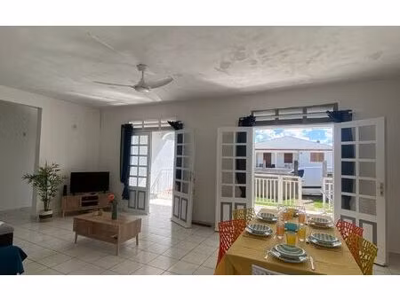 location maison  m² t-5 à sainte-rose  1 400 €