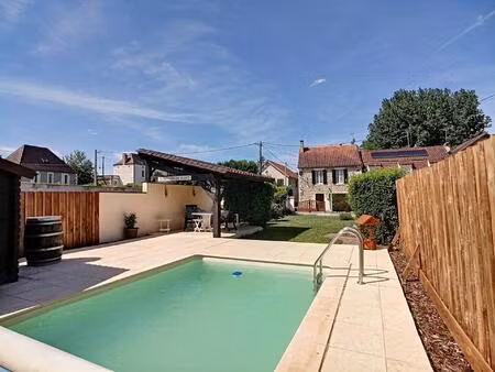 charmante maison de village avec terrain privé.