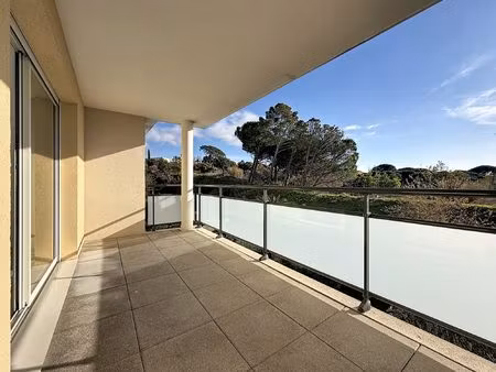 appartement t2 dernier étage avec garage