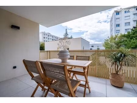 appartement 3 pièces de 73 10 m² avec loggia au calme d'un jardin