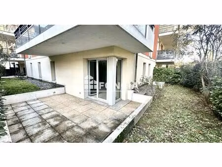 t4 86m2 rdc avec terrasse 15m2 et deux garages box en sous sol