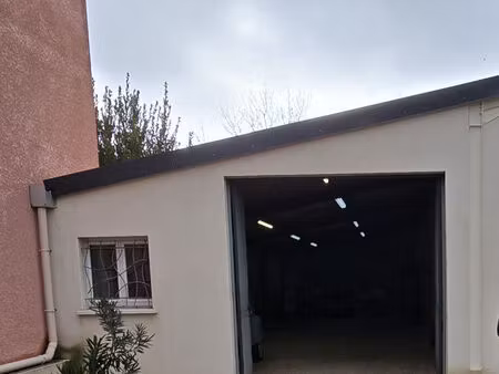 location commerce 160 m² à montpeyroux (34150)