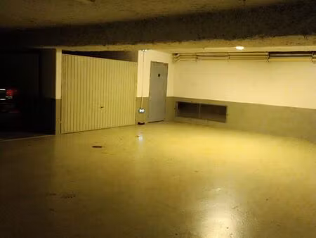 box fermé 16 m2 proche gare de clamart