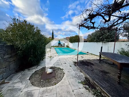 spacieuse maison de village avec piscine et grand garage