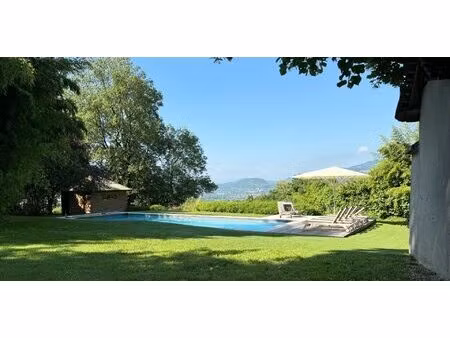 demeure de caractère du début du 19ème siècle de 300 m² sur