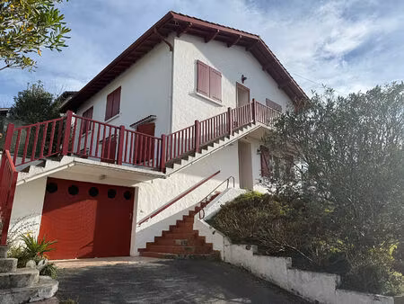 maison comprenant deux appartements