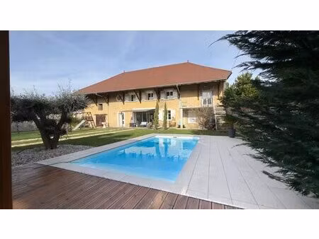 maison de pays avec dépendances