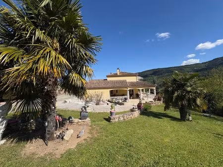 propriété familiale avec vue sur parc constructible